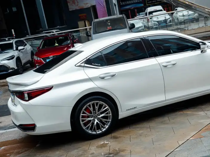 Lexus ES 2020 Model 300h Superior Edition China V – фото 7