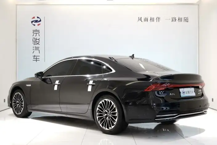 Audi A7 L 2024 Model 45 TFSI Luxury Model – фото 3