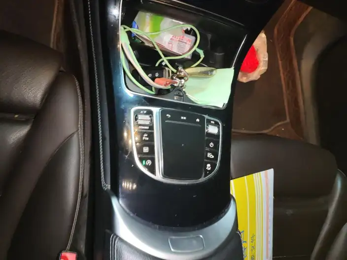 Mercedes-Benz GLC 2021 Model GLC 260 L 4MATIC Dynamic Model – фото 9