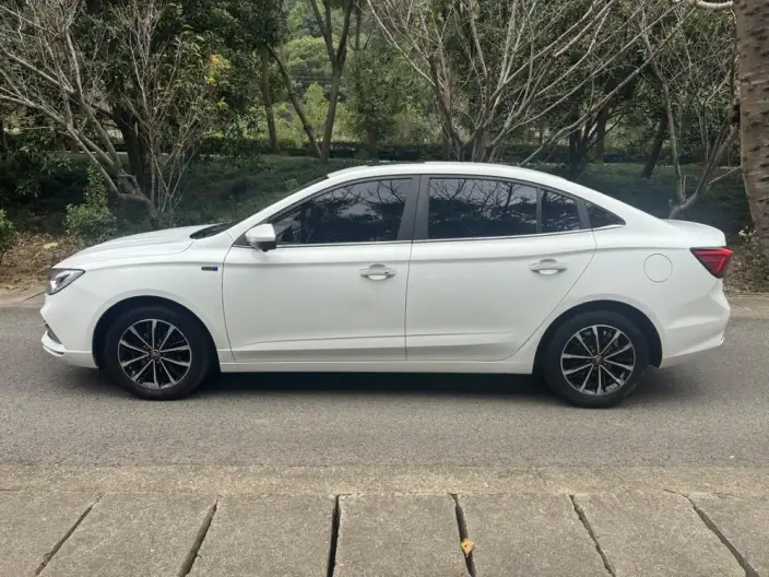 Roewe i5 2020 Model 1.5L Automatic 4G Connected Luxury Ultimate Edition