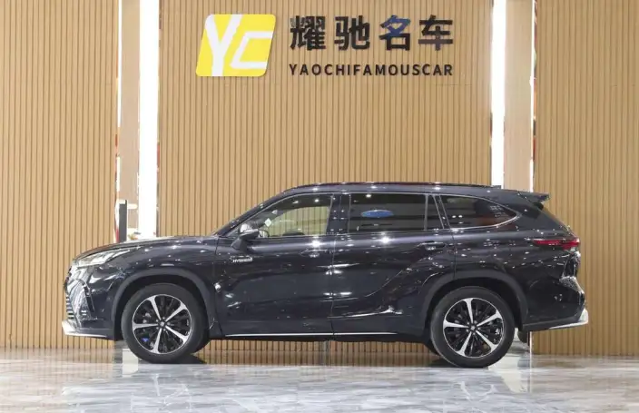 Crown Kluger 2023 Model Intelligent Hybrid 2.5L E-CVT 4WD Ultimate Edition – фото 3