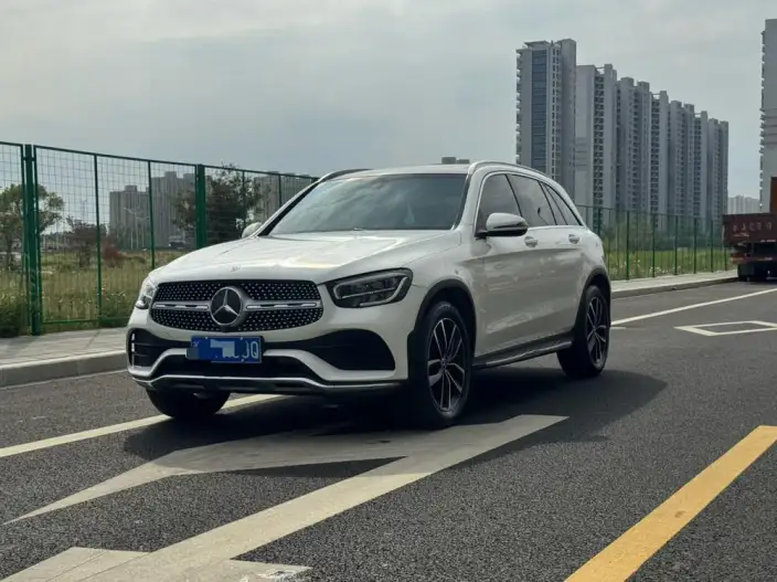 Mercedes-Benz GLC 2021 Model GLC 260 L 4MATIC Luxury Model – фото 1