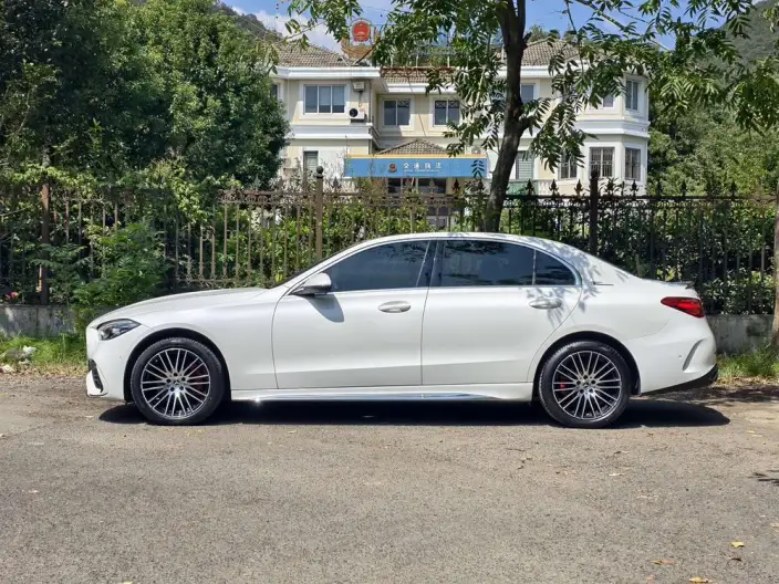 Mercedes-Benz C-Class 2024 Model C 200 L Sports Edition – фото 4