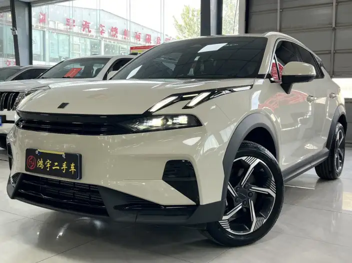 Lynk & Co 06 2025 Model Renew 1.5T Pro – фото 1
