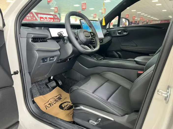 Lynk & Co 06 2025 Model Renew 1.5T Pro – фото 8