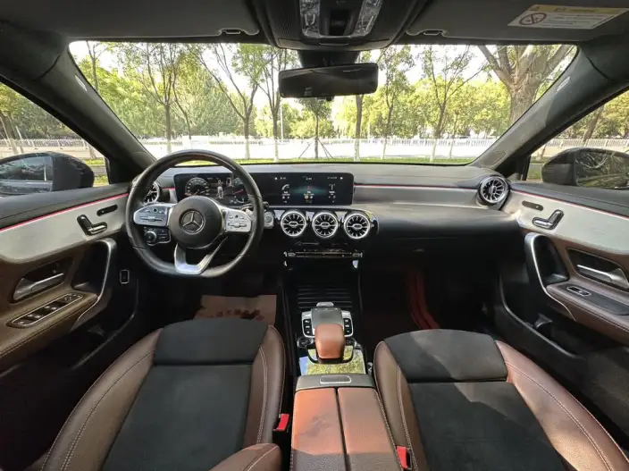 Mercedes-Benz A-class 2020 Model A 220 L 4MATIC Sports sedan – фото 9