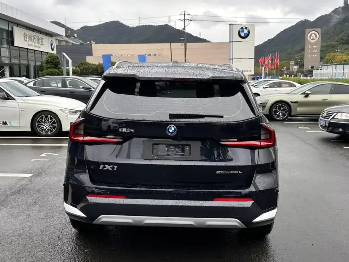 BMW iX 1 2026 Model eDrive25L X Design Set