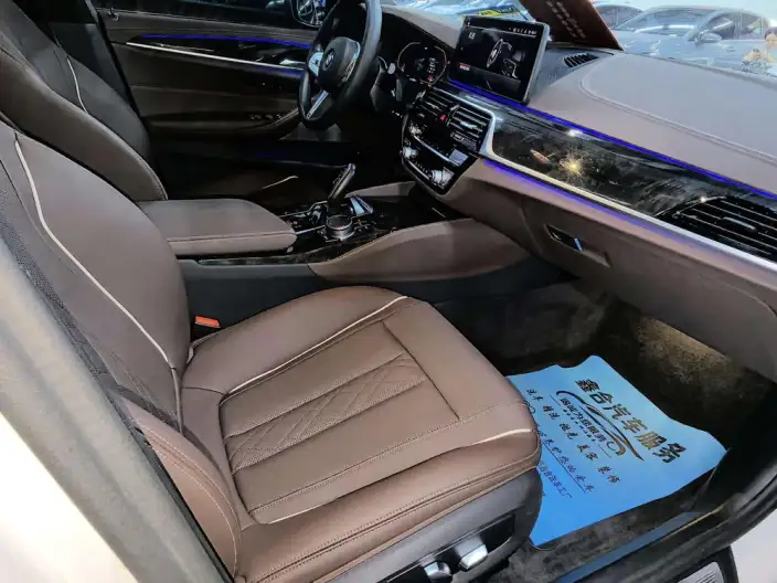 BMW 5 Series 2022 Model 525Li M Sports Set – фото 10