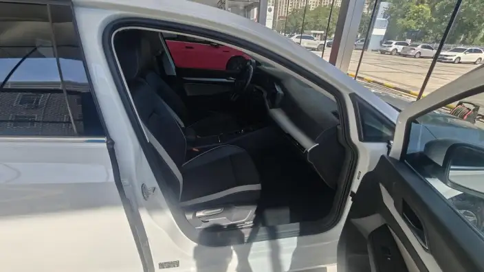 Volkswagen Golf 2021 Model 280TSI DSG Pro – фото 8