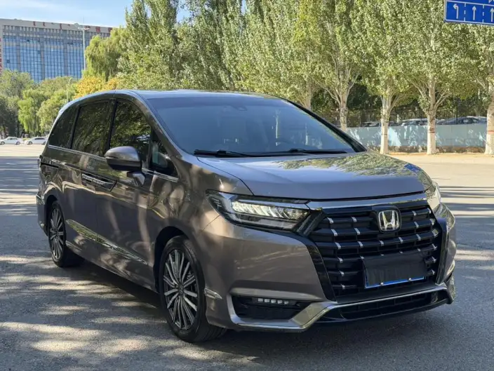 Honda Elysion 2022 Model 2.0L Hybrid Classic Edition – фото 3