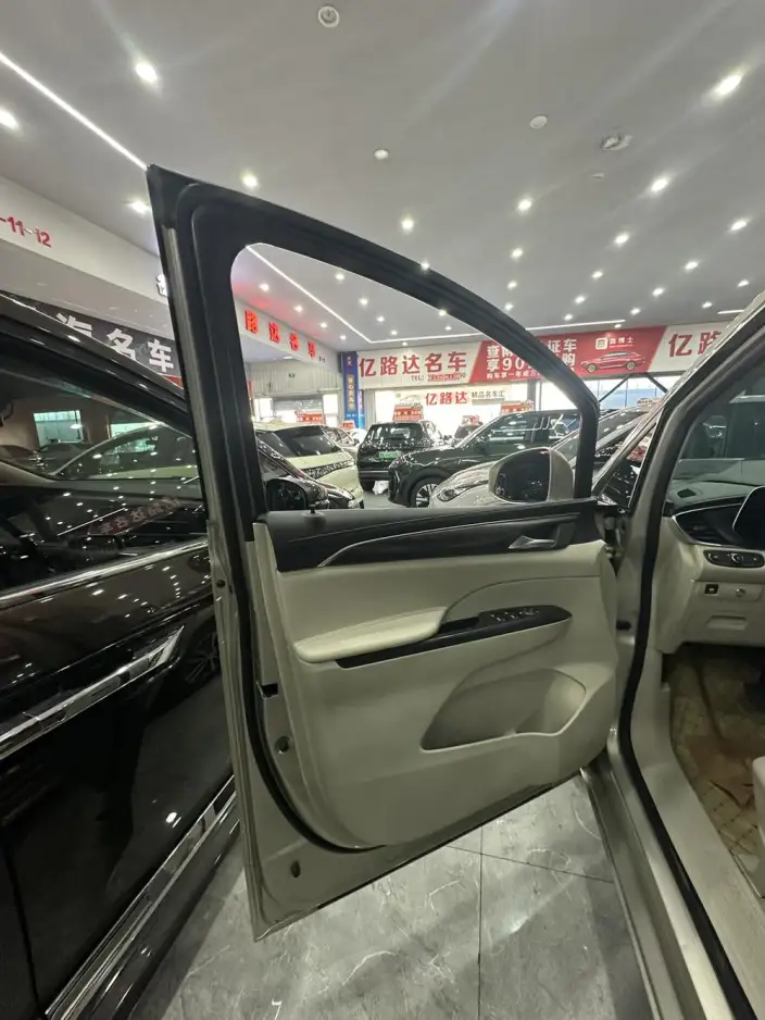 Buick GL8 2021 Model ES Luzun 653T Comfort Model – фото 9