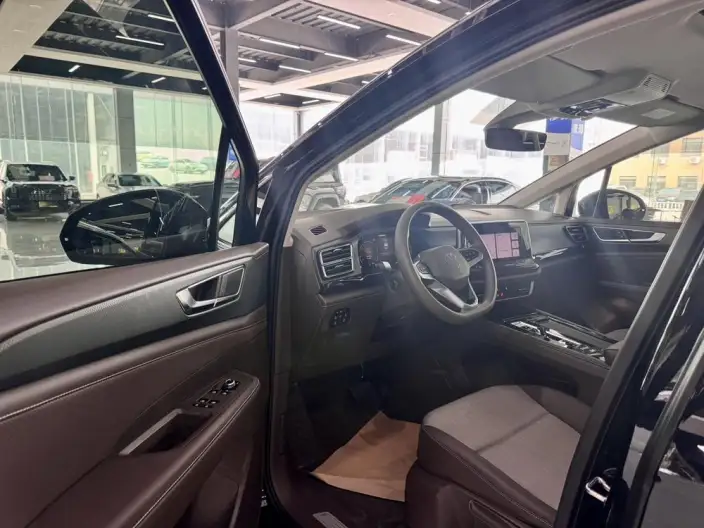 Viloran 2023 Model Facelift 330TSI Business Edition – фото 7