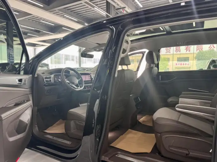 Viloran 2023 Model Facelift 330TSI Business Edition – фото 9