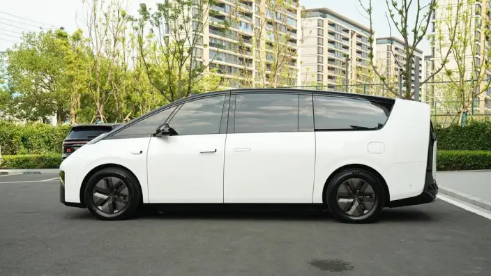 Li Auto MEGA 2024 Model Ultra Edition – фото 4