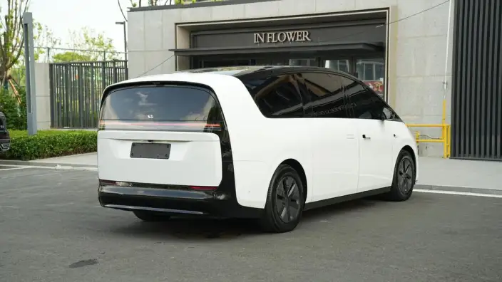 Li Auto MEGA 2024 Model Ultra Edition – фото 7