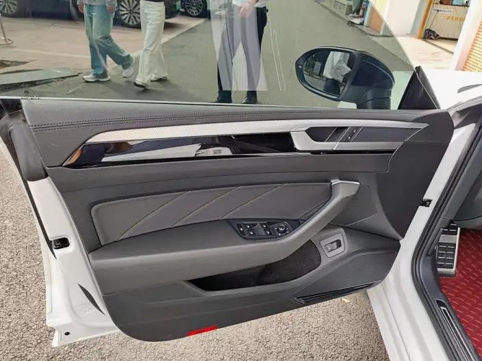 Volkswagen CC 2024 Model 380TSI Eye-catching version – фото 7