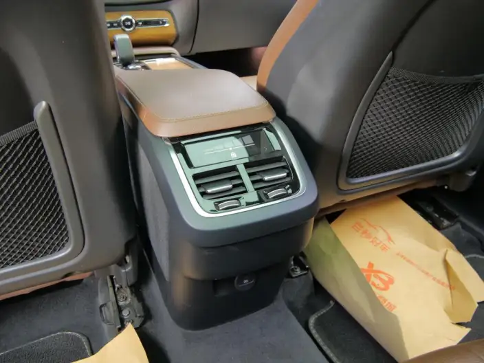 Volvo XC90 2022 Model B5 Zhixing Deluxe Edition 7 seat – фото 9