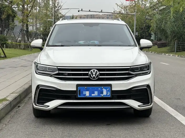 Volkswagen Tiguan L 2022 Model 330TSI Automatic 2WD R-Line Enjoy the version more – фото 2