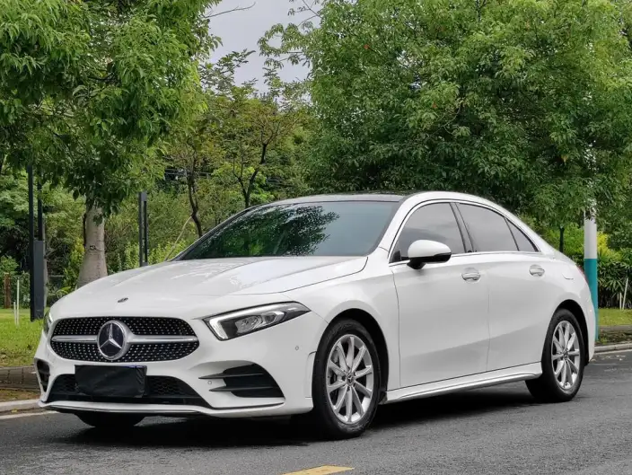 Mercedes-Benz A-class 2021 Model A 200 L Sports sedan Fashion Edition – фото 1