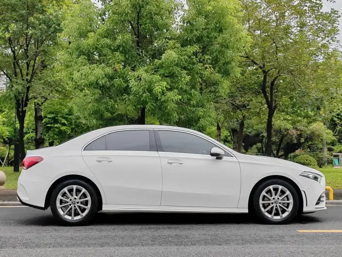 Mercedes-Benz A-class 2021 Model A 200 L Sports sedan Fashion Edition – фото 8