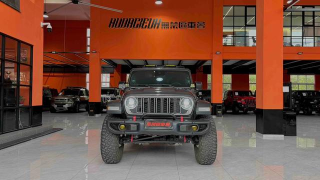 Jeep Wrangler 2024 2.0T Sahara 4-Door – фото 2