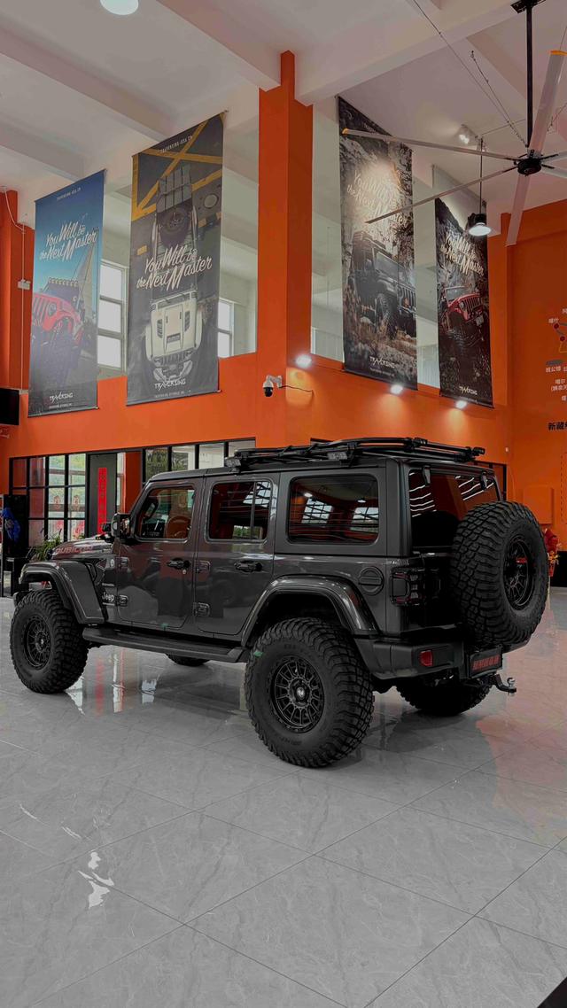 Jeep Wrangler 2024 2.0T Sahara 4-Door – фото 4