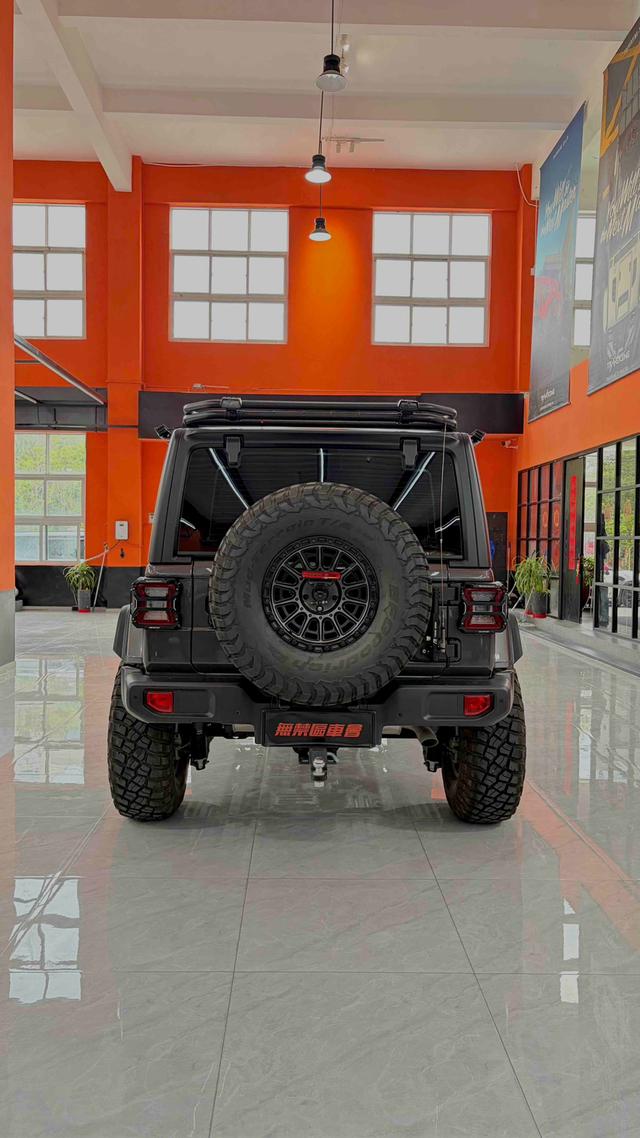 Jeep Wrangler 2024 2.0T Sahara 4-Door – фото 5