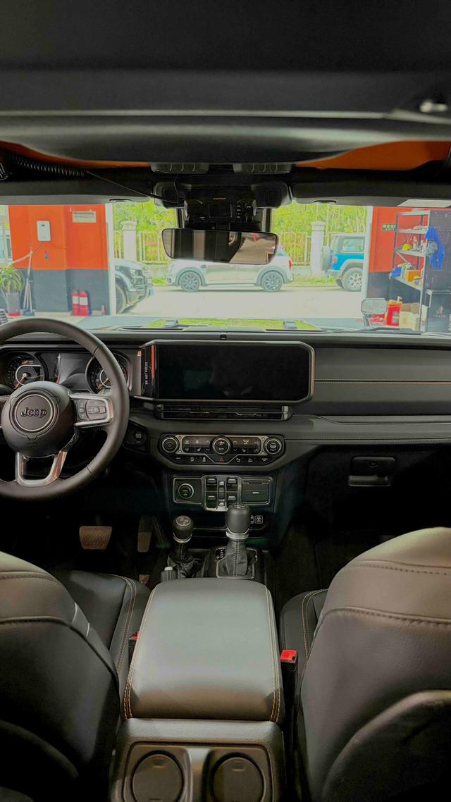 Jeep Wrangler 2024 2.0T Sahara 4-Door – фото 13