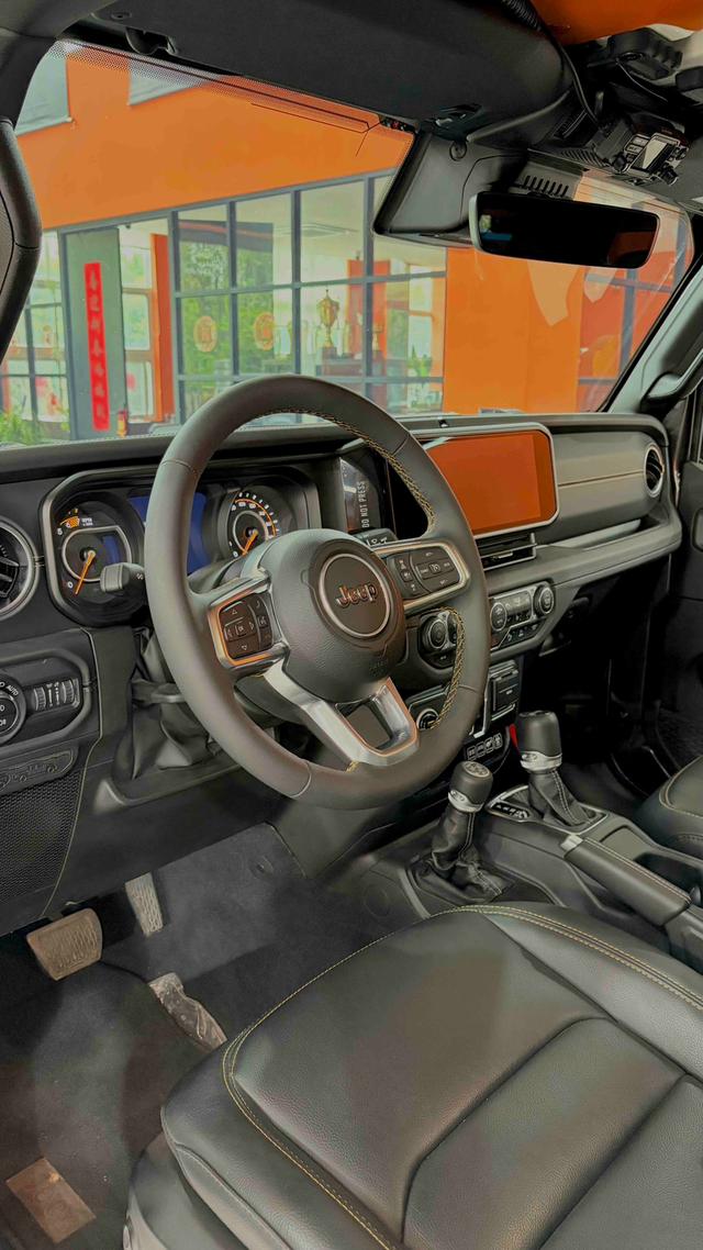 Jeep Wrangler 2024 2.0T Sahara 4-Door – фото 14