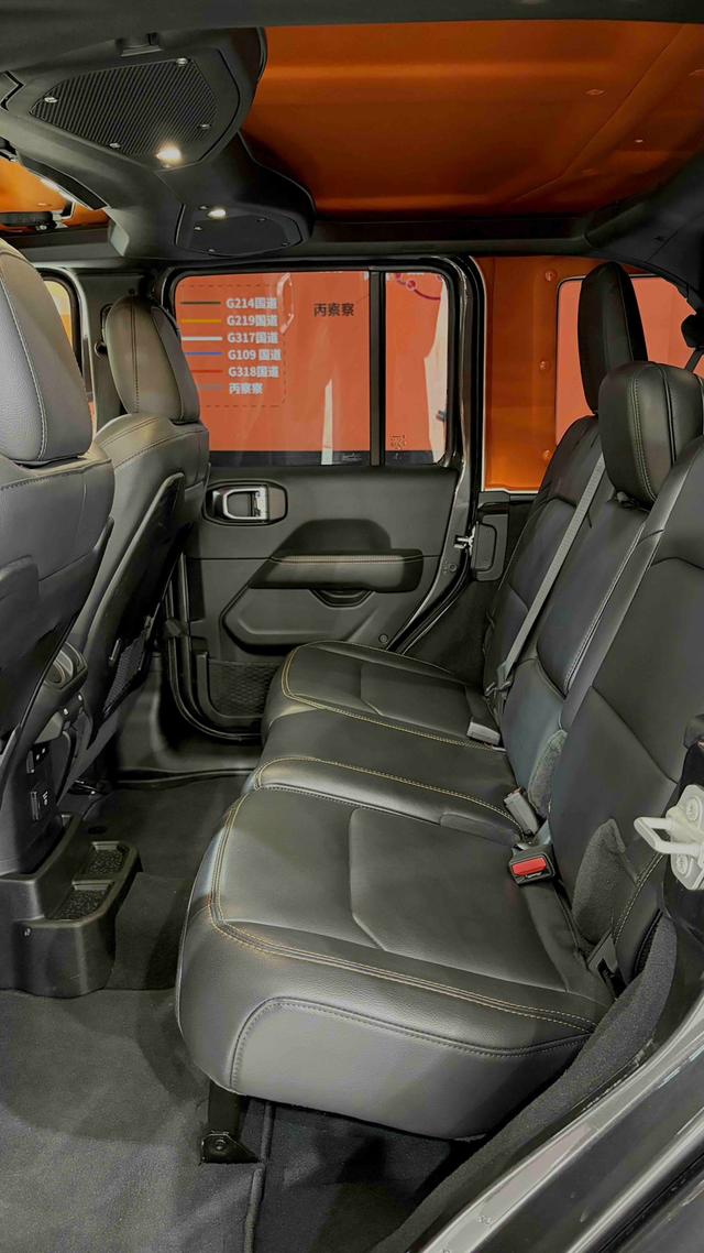 Jeep Wrangler 2024 2.0T Sahara 4-Door – фото 20