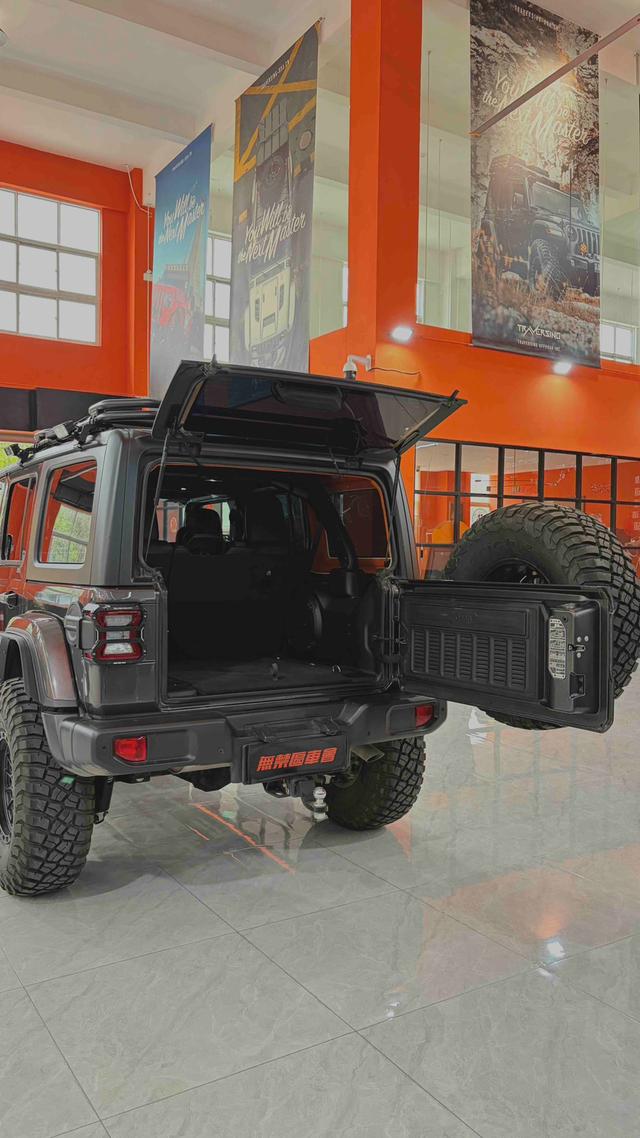Jeep Wrangler 2024 2.0T Sahara 4-Door – фото 21