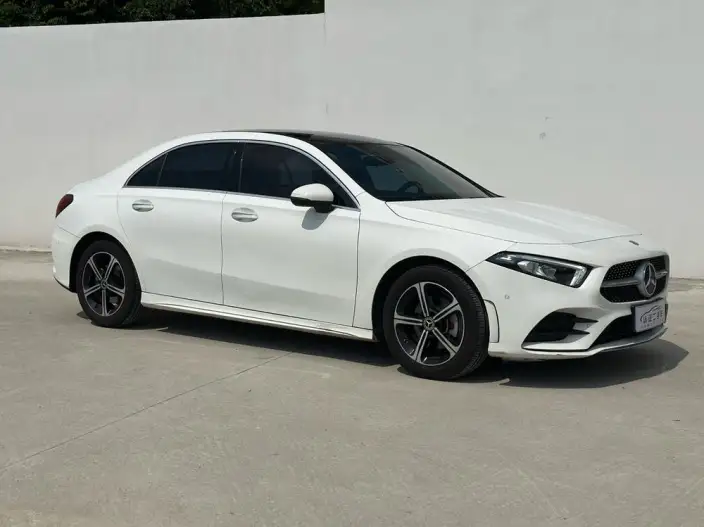 Mercedes-Benz A-class 2023 Model A 200 L Sports sedan Fashion Edition – фото 3