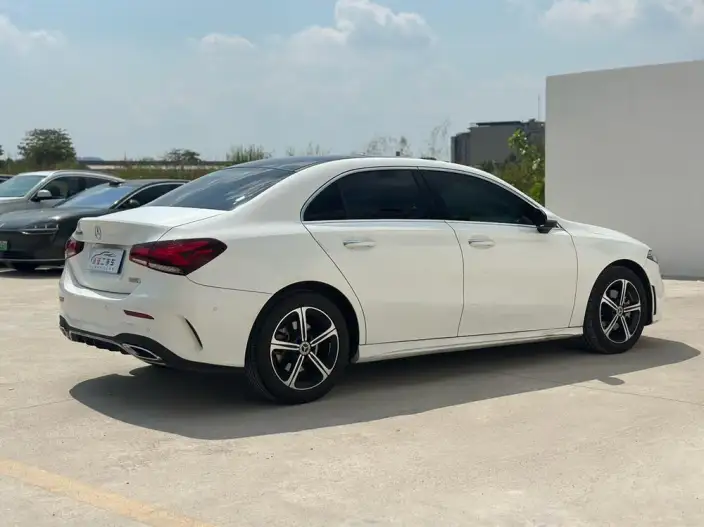 Mercedes-Benz A-class 2023 Model A 200 L Sports sedan Fashion Edition – фото 6
