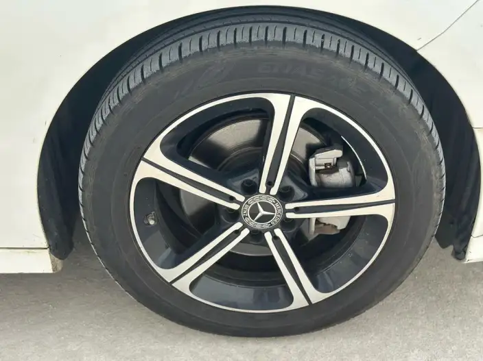 Mercedes-Benz A-class 2023 Model A 200 L Sports sedan Fashion Edition – фото 10