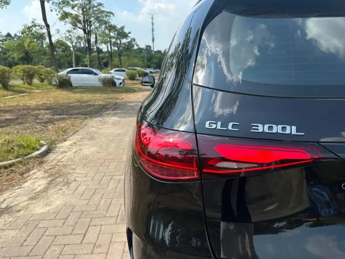 Mercedes-Benz GLC 2023 Model Facelift GLC 300 L 4MATIC Dynamic Model 5 seat – фото 8