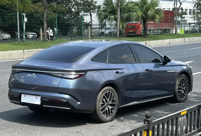 BYD Seal DM 2023 Model DM-i 1.5L 121KM Noble Model – фото 7