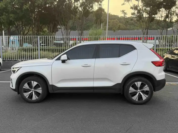 Volvo XC40 2023 Model B3 Zhixing Fashion Edition – фото 4