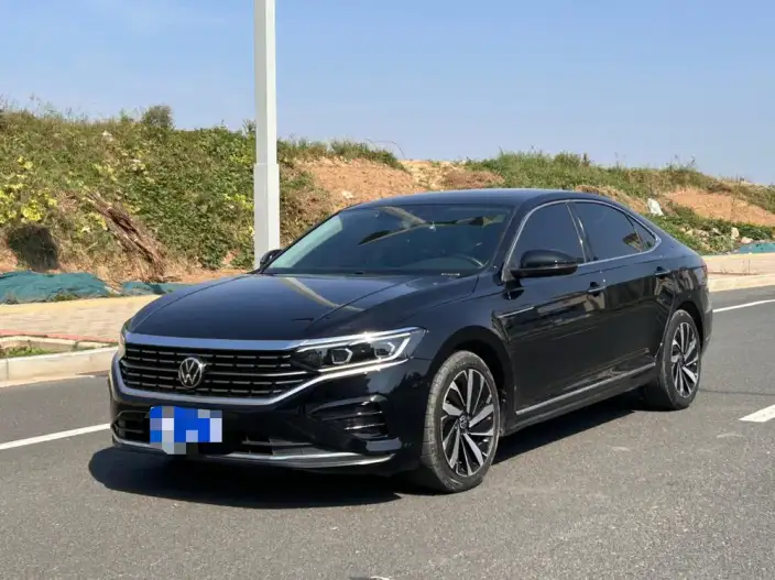 Volkswagen Passat 2022 Model 330TSI Deluxe Edition – фото 1