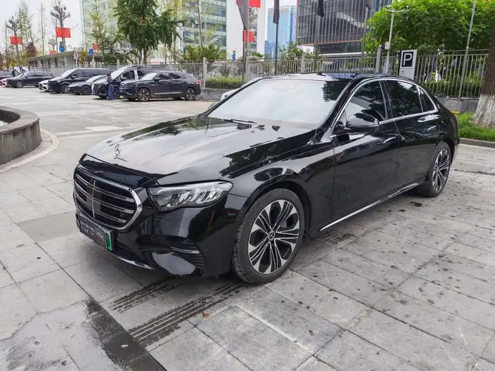 Mercedes-Benz E-Class PHEV 2024 Model E 350 e L sedan – фото 1