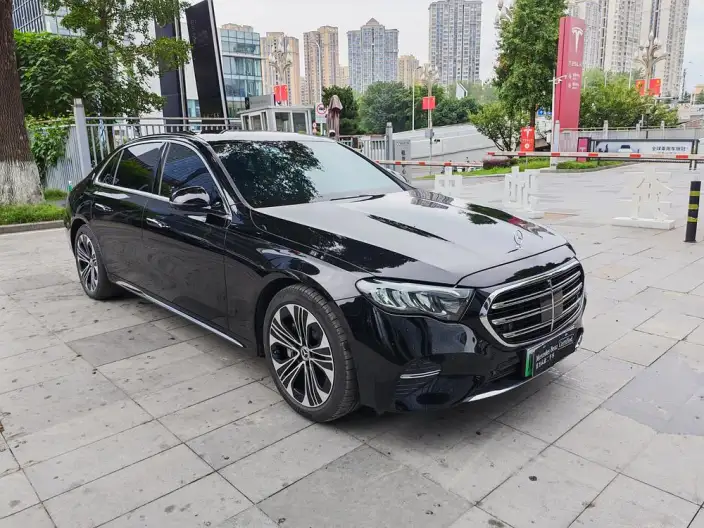 Mercedes-Benz E-Class PHEV 2024 Model E 350 e L sedan – фото 3