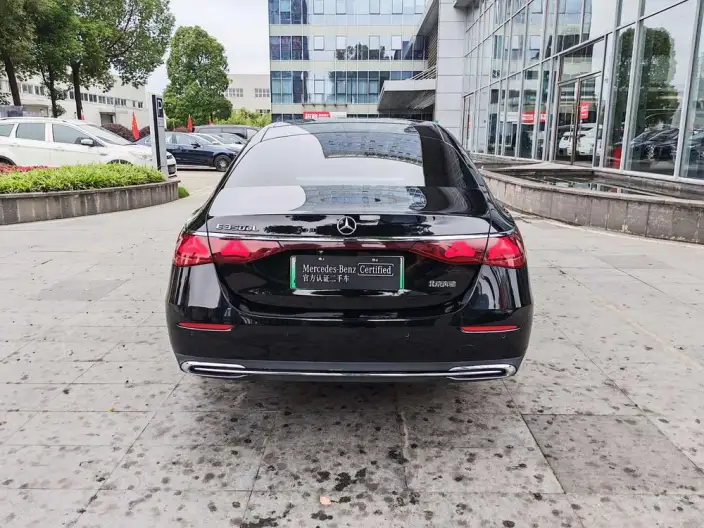 Mercedes-Benz E-Class PHEV 2024 Model E 350 e L sedan – фото 6