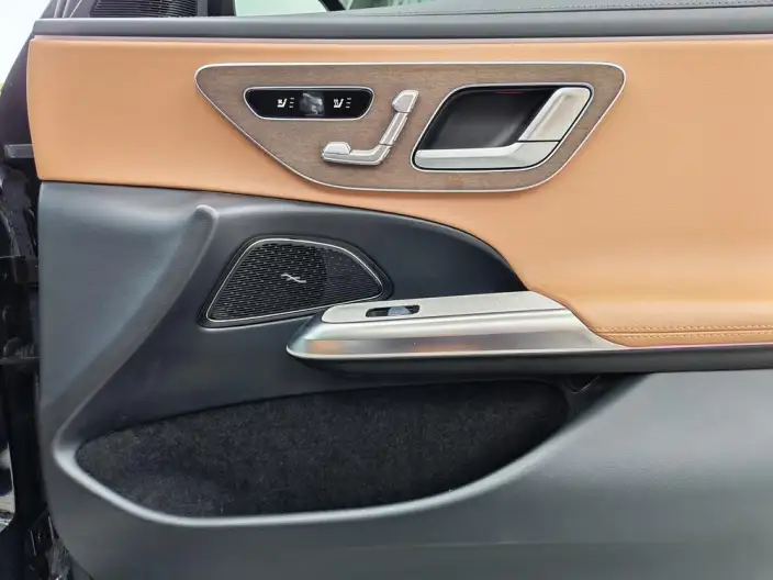 Mercedes-Benz E-Class PHEV 2024 Model E 350 e L sedan – фото 8