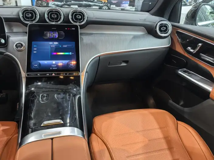 Mercedes-Benz GLC 2026 Model GLC 300 L 4MATIC Dynamic Model 5 seat – фото 5