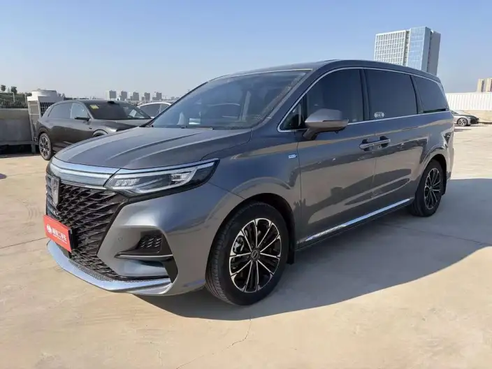 Roewe iMAX8 2022 Model 400TGI Ultimate Edition