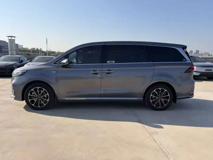 Roewe iMAX8 2022 Model 400TGI Ultimate Edition