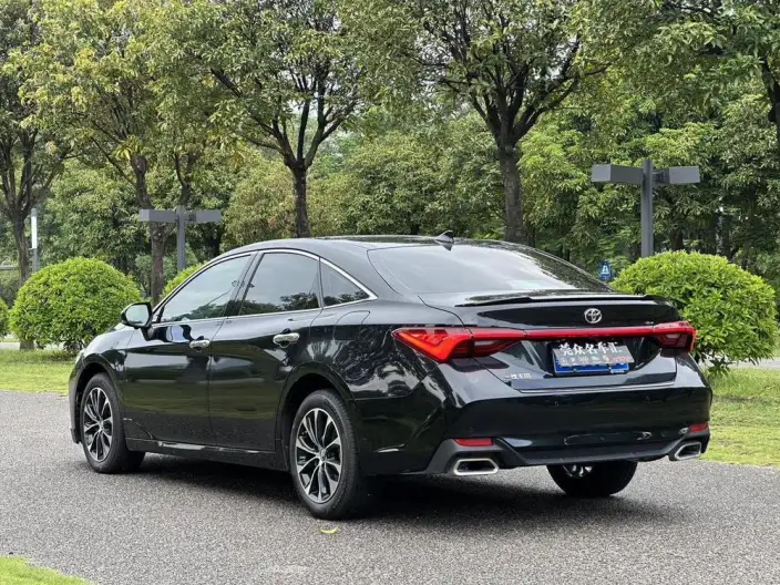 Toyota Avalon 2023 Model 2.5L Automatic Deluxe Edition – фото 4