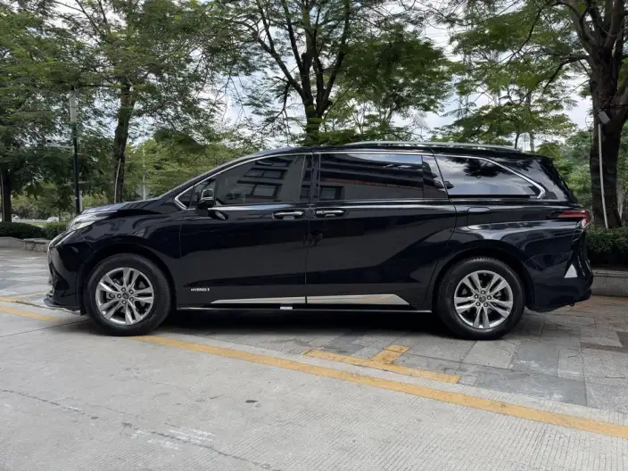 Toyota Sienna 2021 Model 2.5L Hybrid Platinum edition – фото 2