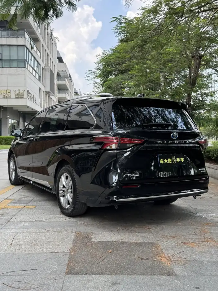 Toyota Sienna 2021 Model 2.5L Hybrid Platinum edition – фото 3
