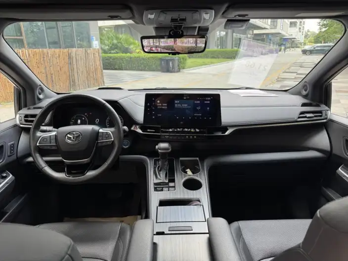 Toyota Sienna 2021 Model 2.5L Hybrid Platinum edition – фото 6