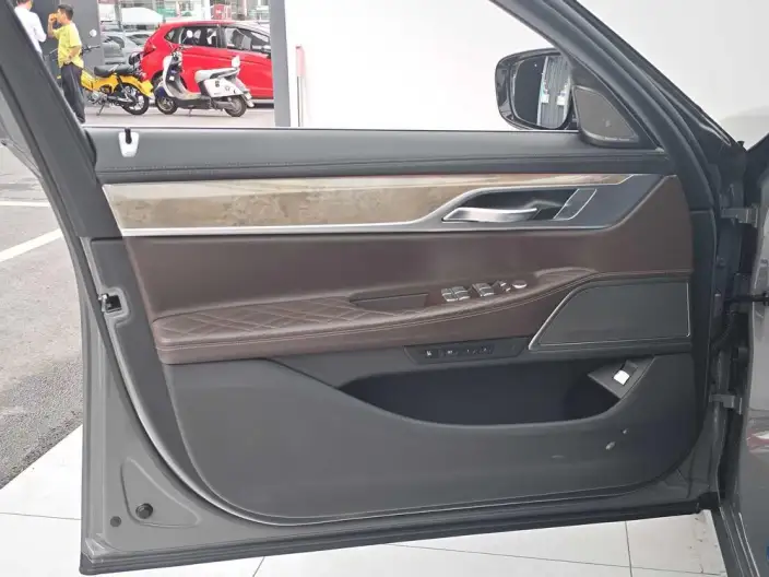 BMW 7 Series 2021 Model 740Li Leading Model Luxury Set – фото 9
